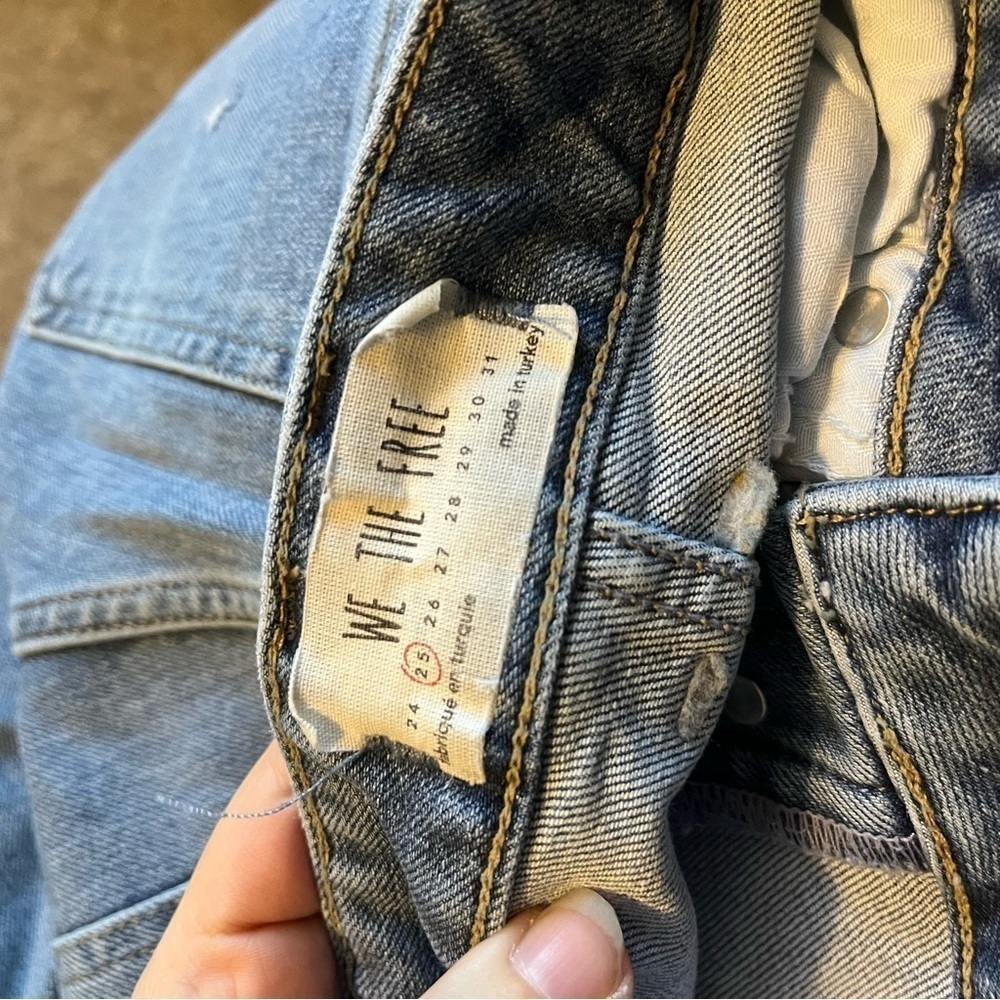 We The Free People Dylan Cropped Distressed Raw Hem Jeans Size 25 D - Picture 4 of 6